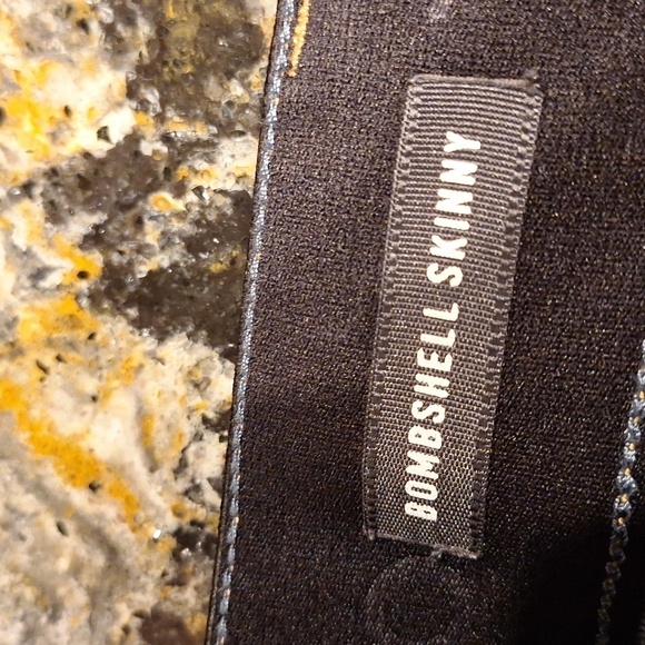 Q women's Torrid solid blue stretch dungaree capris size 30XS - Picture 5 of 7